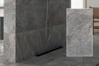 kinara-Porcelanato-Antideslizante-piso-y-pared-30x60-ÁLAMO-GRAFITO baño con ducha moderna pisos y paredes con porcelanato gris