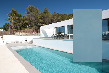 Kinara-distribuidores-Ecuador-Revestimientos-para-Piscina-gres-porcelánico casa moderna blanca con piscina celeste revestimiento para veredas alto tráfico