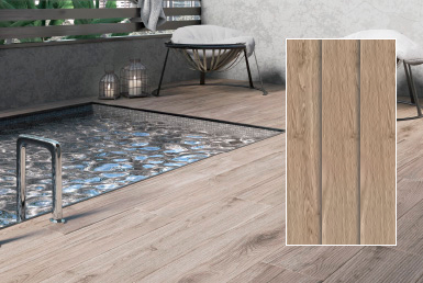 Kinara-importación-y-venta-porcelanato-tipo-madera-23x120-cm-MAKAI-ROBLE espacio piscina moderna muebles blancos piso porcelanato tipo madera color cafe