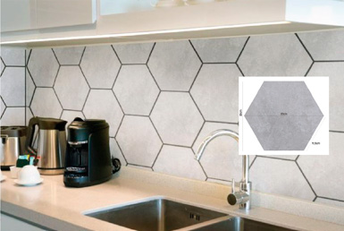 CERAMICA-HEXAGONAL-CIMENTO--20X23-CM Cerámica hexagonal gris en pared decorativa de cocina y meson beige con grifo cromado gris de cocina