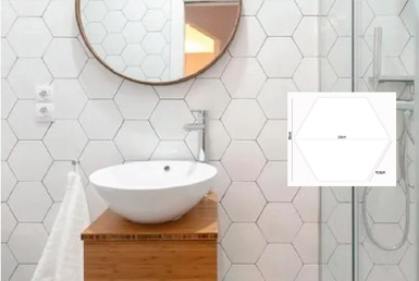 CERAMICA-HEXAGONAL-WHITE--20X23-CM Cerámica hexagonal blanca en baño con lavamanos blanco y grifo monomando alto cromado y un espejo redondo