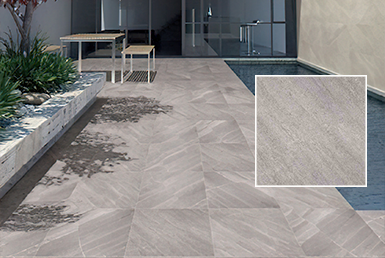 PORCELANATO-ANTIDESLIZANTE- ARABESCO GRIS REC 58X58 CM Ceramica antideslizante gris en exterior de casa formato 60x60 con piscina cristalina