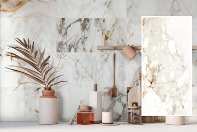 porcelanato_tipo_cemento_BARNABY-WHITE Ceramica blanca con dorado formato 30x60 cm decorativo en parede con decoraciones de plantas y utencilios de cocina